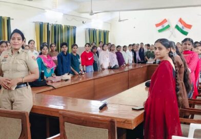 पुलिस की सेफ सिटी टीम ने भेरियां कॉलेज पेहवा में छात्राओं को पढाया जागरूकता का पाठ